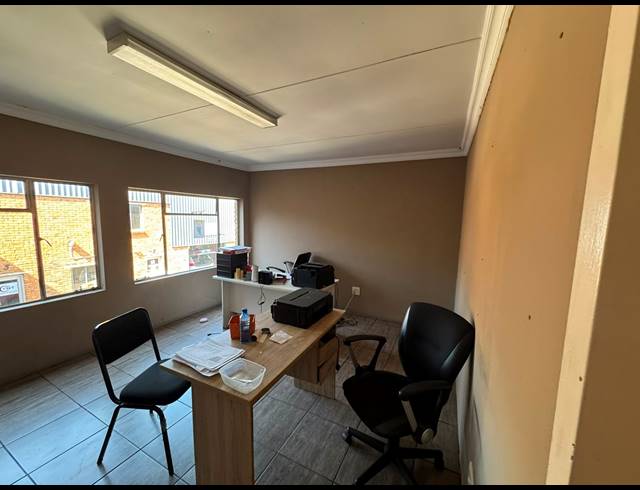 250M² WAREHOUSE TO LET IN CHLOORKOP